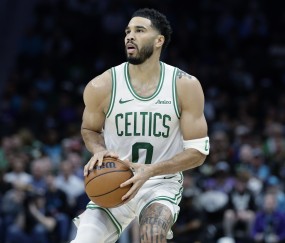 开云体育-正负值-16最低！塔图姆22中7拿24分13板8助有6失误 三分10中2