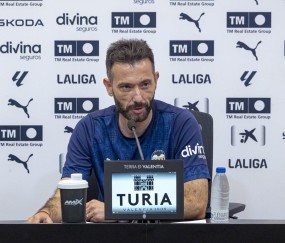 瓦伦主帅：西甲理应保障球迷权益；1-7和0-5是执教生涯的重挫